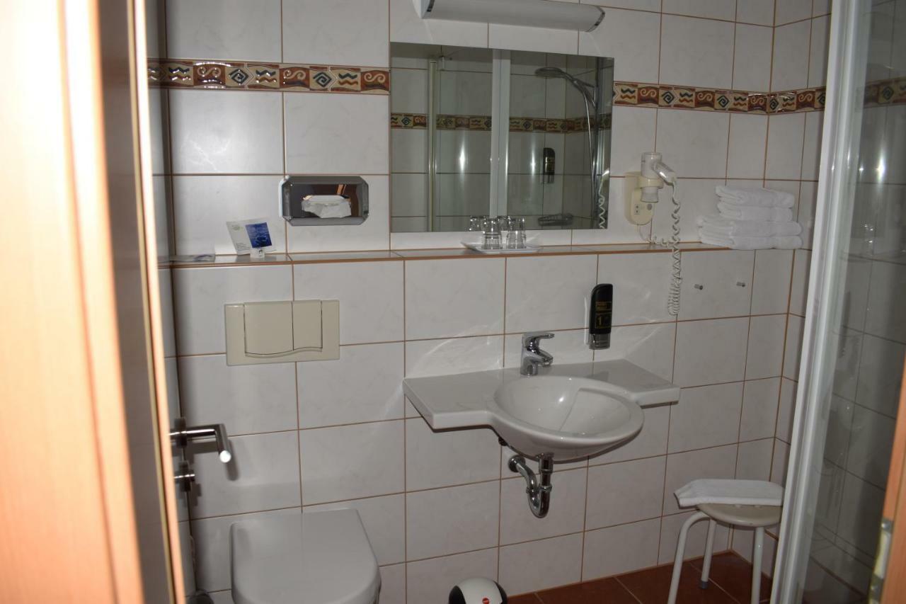 Hotel Garni "Am Hafen" Хавелберг Екстериор снимка