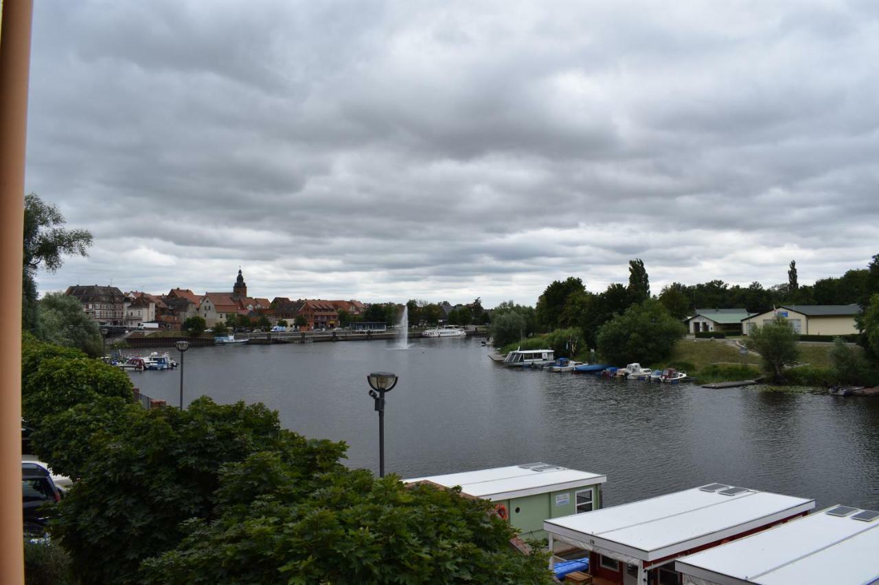 Hotel Garni "Am Hafen" Хавелберг Екстериор снимка