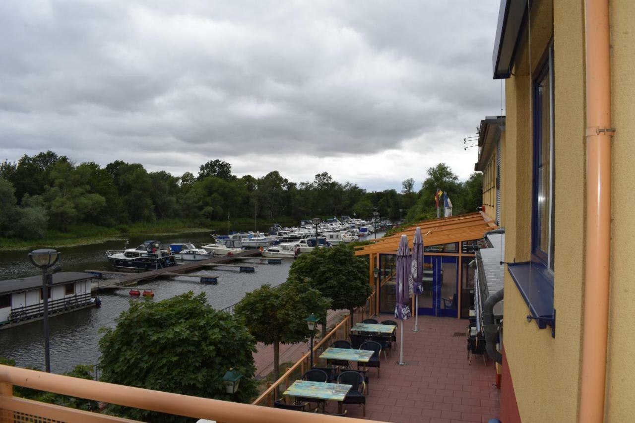 Hotel Garni "Am Hafen" Хавелберг Екстериор снимка