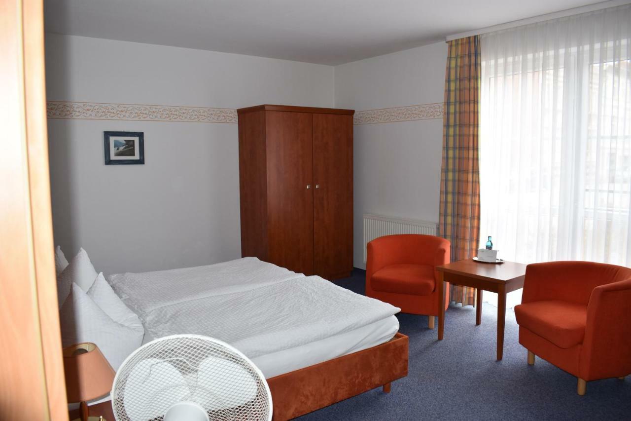 Hotel Garni "Am Hafen" Хавелберг Екстериор снимка